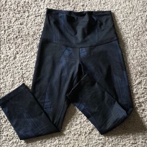 High waisted lulu crop